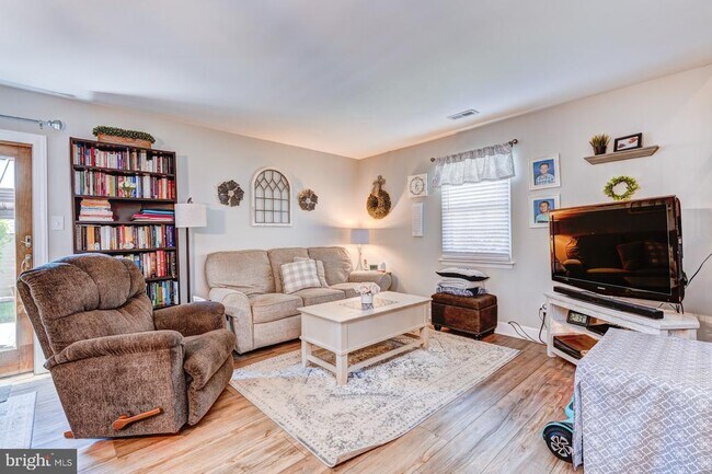 Building Photo - 994 Princeton Pl