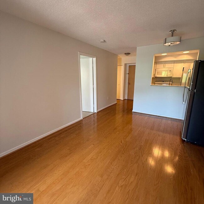 Building Photo - 2111 Wisconsin Ave NW