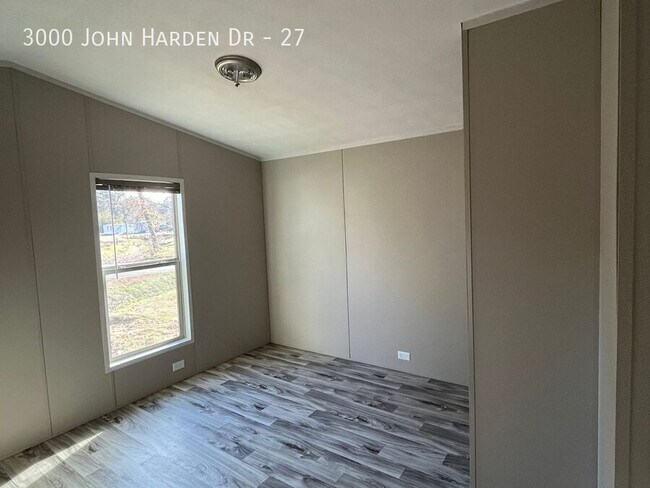 Building Photo - 3000 John Harden Dr