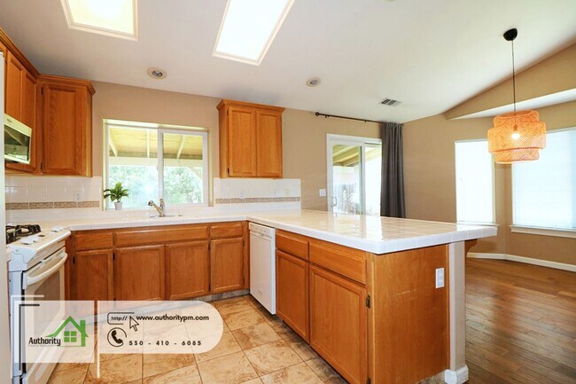 Building Photo - 5826 Beaumont Dr