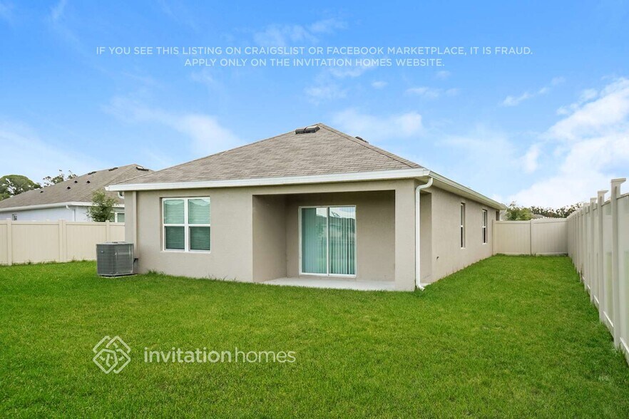 Building Photo - 22505 Hidden Palms St