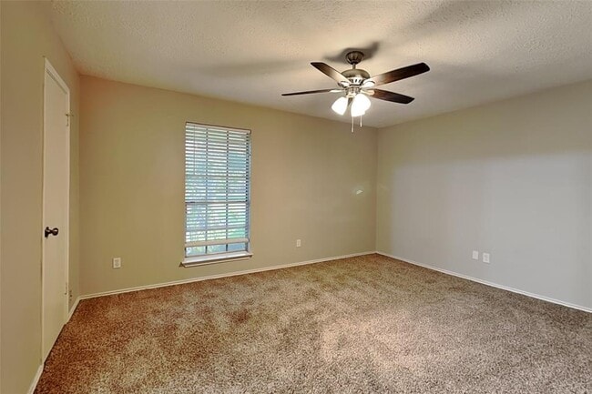 Building Photo - 11914 Osage Park Dr