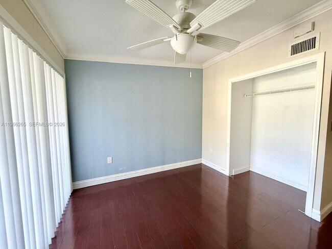 Building Photo - 801 NE 199th St