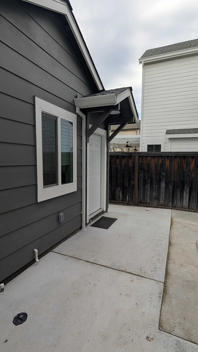 Building Photo - 1725 Spur Ridge Ln