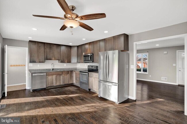 Building Photo - 927 Juliet Ln