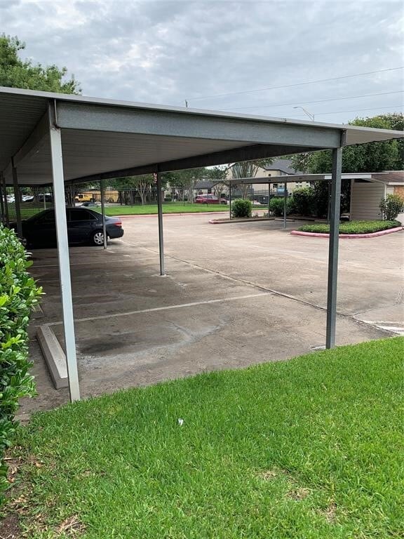 Building Photo - 10855 Meadowglen Ln