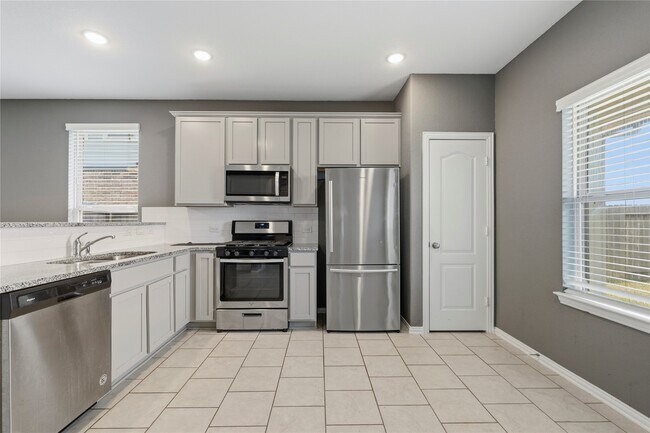 Building Photo - 7422 French Quarter Ct