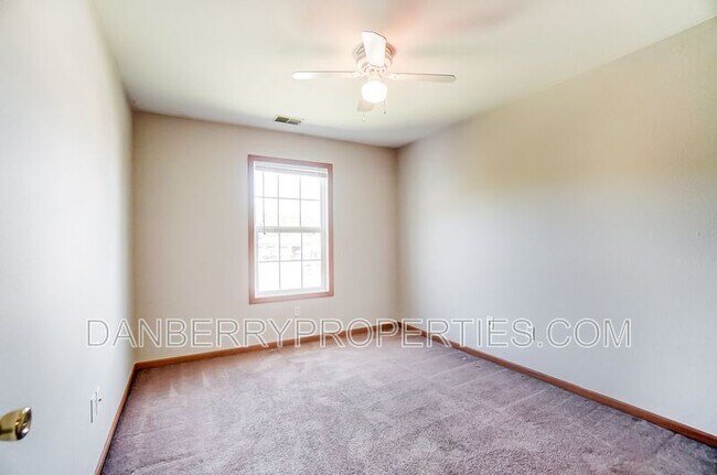 Building Photo - 1109 N Byrne Rd