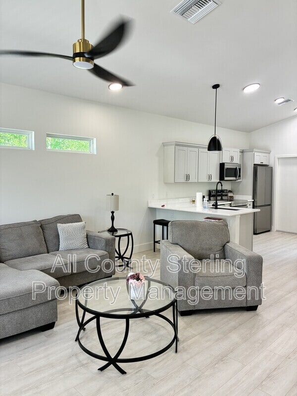 Building Photo - 10230 NE 72nd St