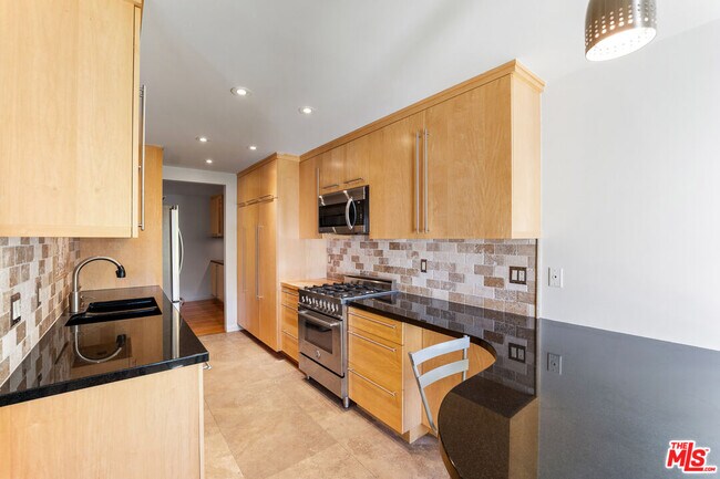 Building Photo - 17087 Palisades Cir