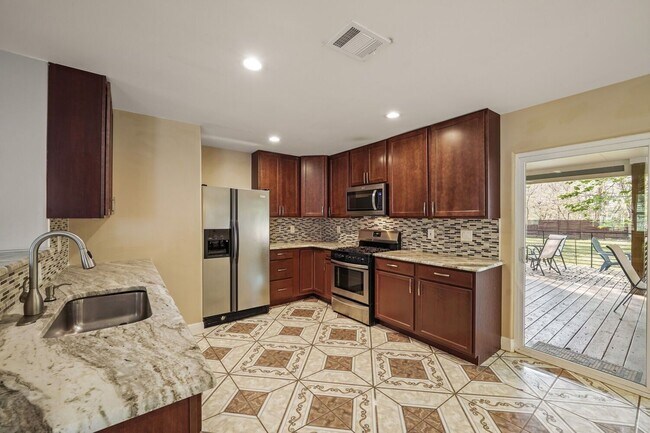 Building Photo - 5001 Canella Dr