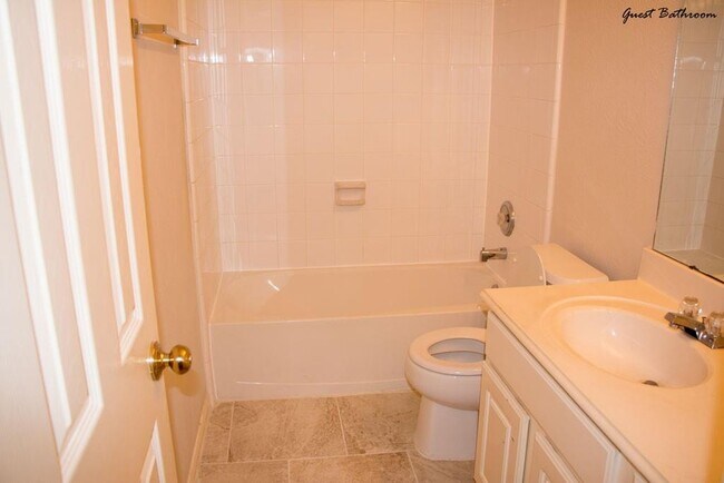 Building Photo - 2423 Daneswood Ct