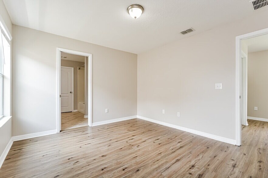 Building Photo - 6800 Habitat Dr