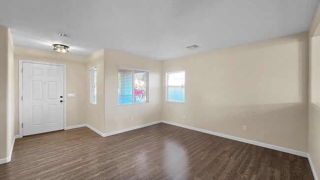 Building Photo - Newly remodeled interior! Excellent price!
