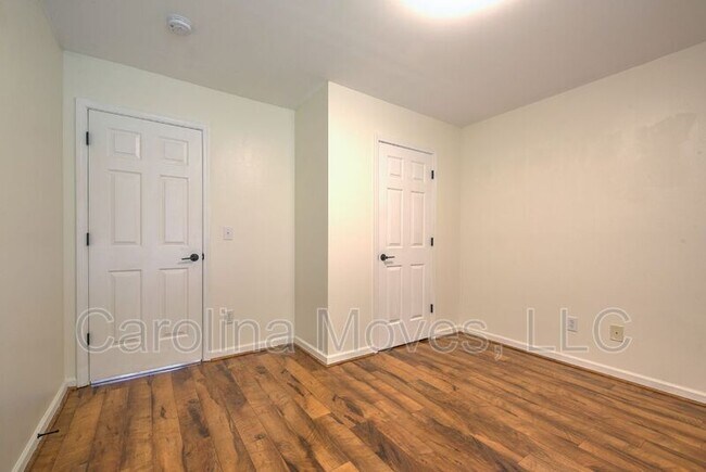 Building Photo - 406 Crescentwood Ct