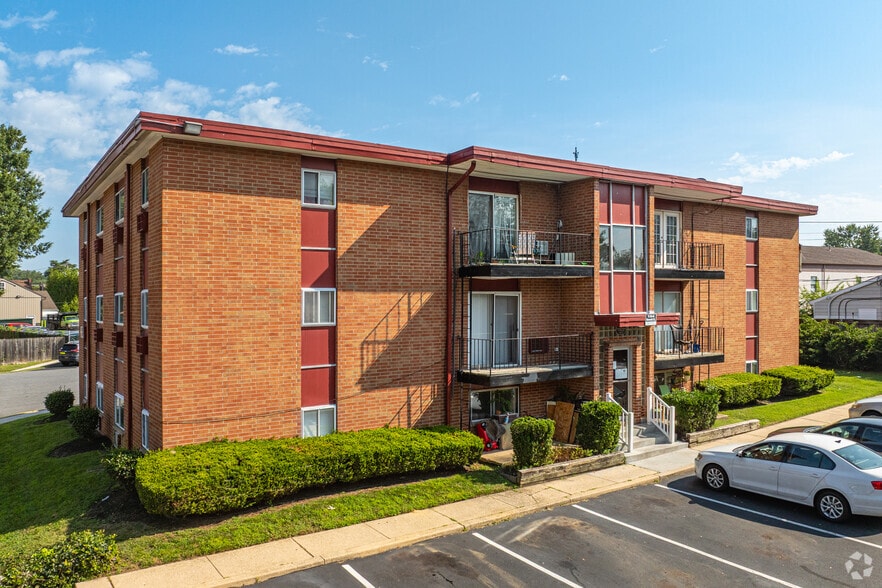 Primary Photo - Newport Terrace Apartments