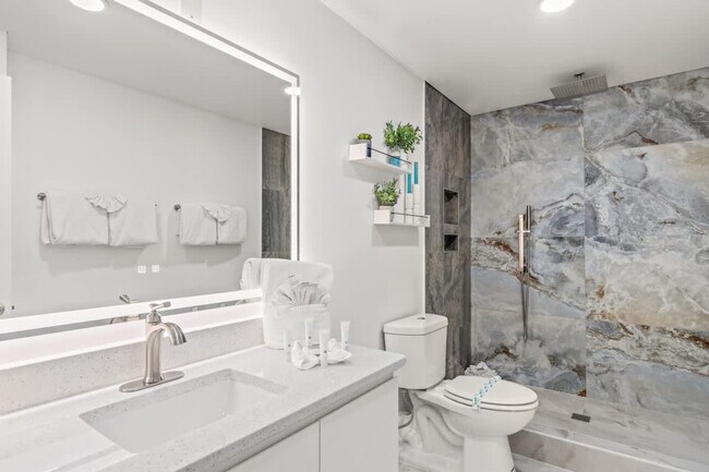 Building Photo - 8743 Thomas Dr