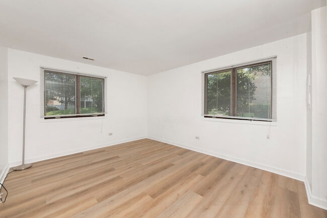 Building Photo - 1420 Stonebridge Cir