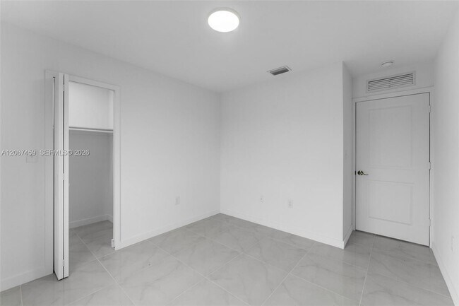 Building Photo - 1457 NW 2nd Ave