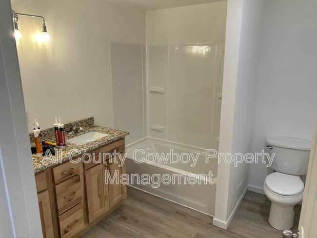 Building Photo - 1710 1/2 Walsh Court