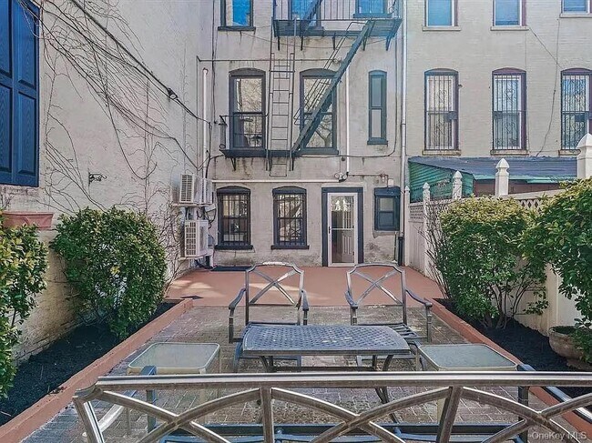 Building Photo - 643 Decatur St