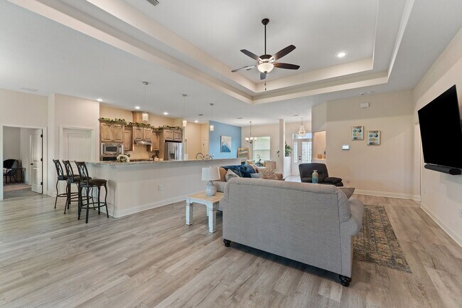 Building Photo - 5568 Micanopy Dr