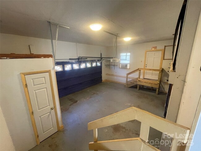 Building Photo - 6160 Timberlane Terrace