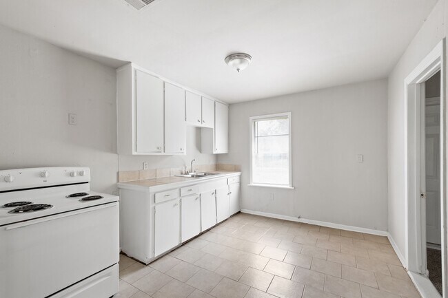 Building Photo - 4922 Alvin St