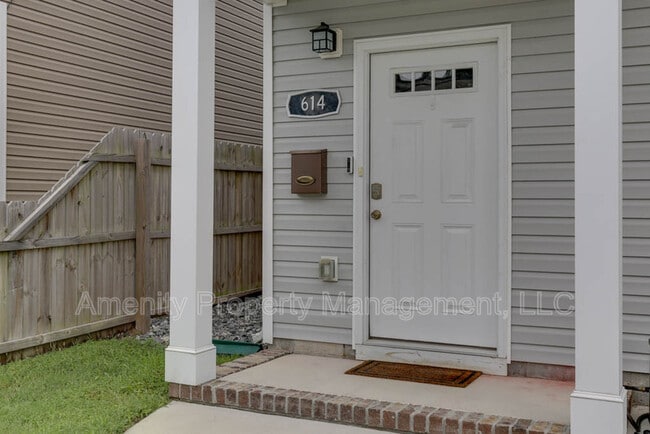 Building Photo - 614 Rolfe St