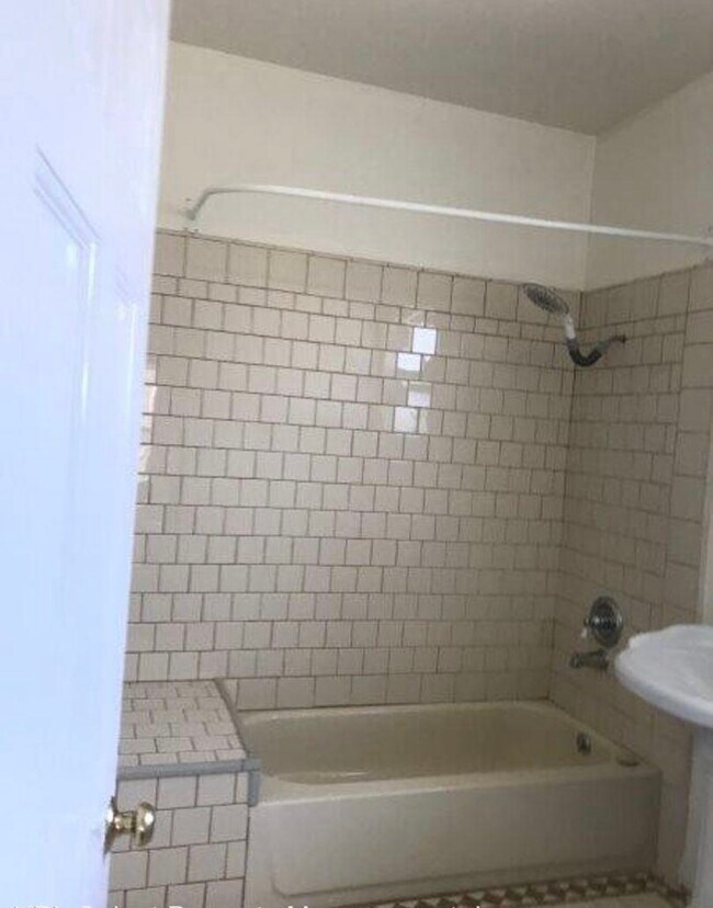 Building Photo - 15242 La Maida St