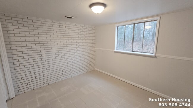 Building Photo - 775 Sommer St NE