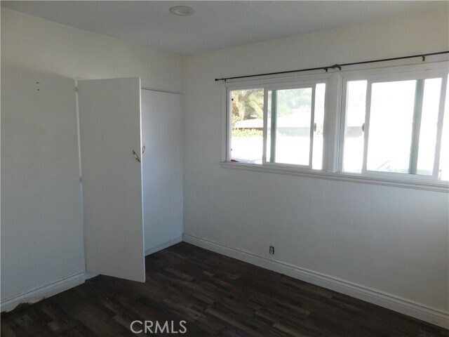 Building Photo - 806 E 103rd Pl