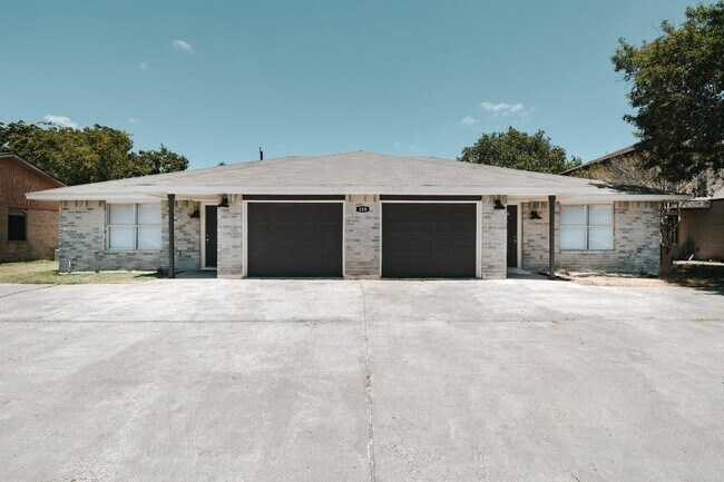 Building Photo - 108 Milann St