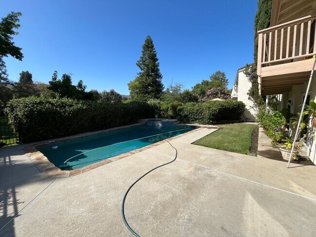 Building Photo - Westlake Village 4+2.5 w/pool, spa, green belt + lake access!