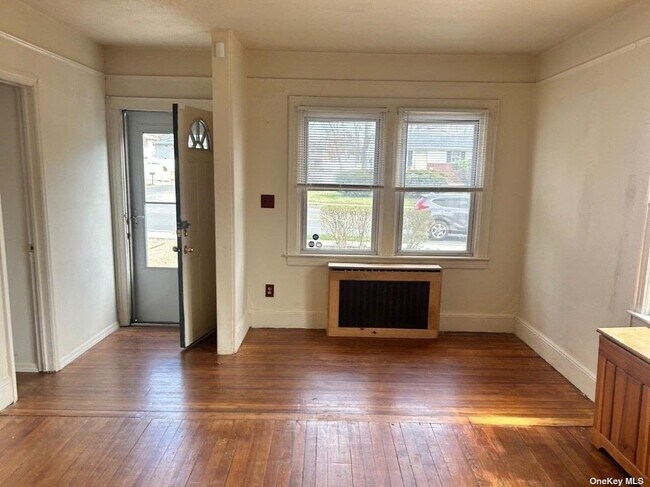Building Photo - 1424 5th Ave