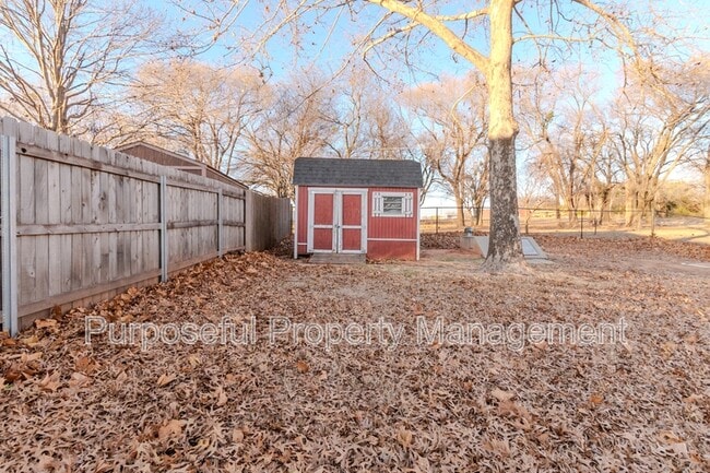 Building Photo - 607 Bob White Dr