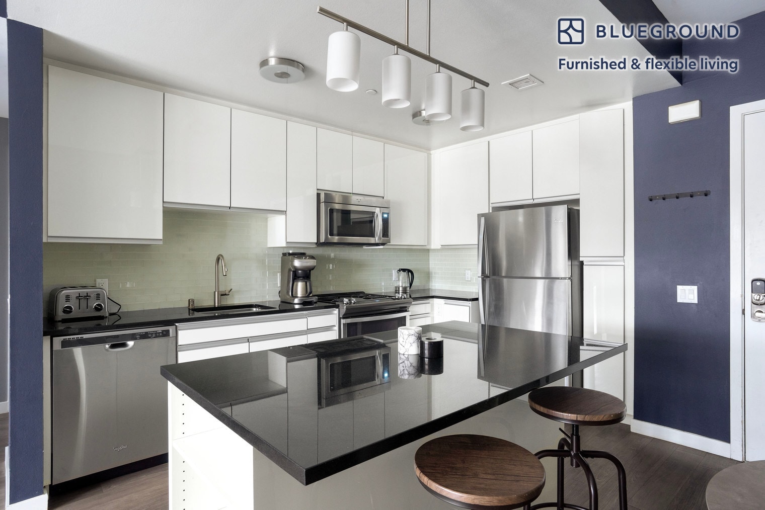 Building Photo - 690 Long Bridge St