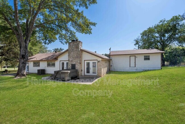 Building Photo - 640 Crest Ln
