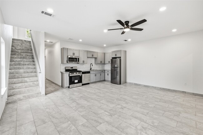 Building Photo - 6138 Brookfield Dr