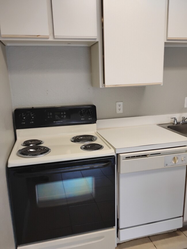 Building Photo - 2216 Grand Cayman Ct
