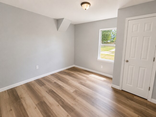 Building Photo - GORGEOUS 3BR/1BA Totally Remodeled Dade City Home!  NO APPLICATION FEE!