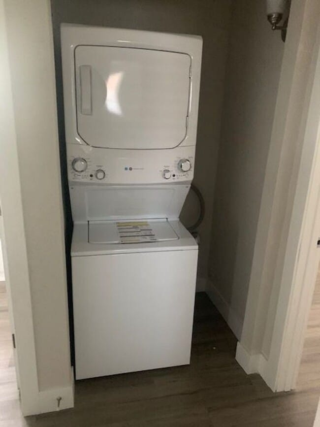 Building Photo - 3391-3393 W Walsh Pl