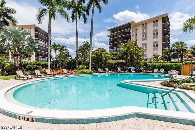 Building Photo - 2203 Gulf Shore Blvd N