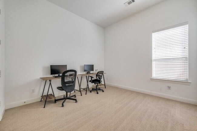 Building Photo - 3970 Sweet Clover Dr
