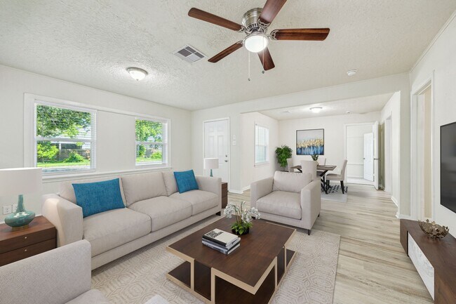 Primary Photo - 2511 Evergreen Dr