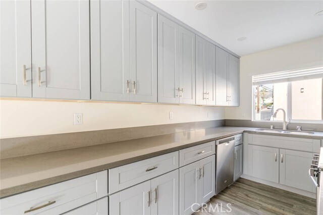 Building Photo - 9920 Pinewood Ave