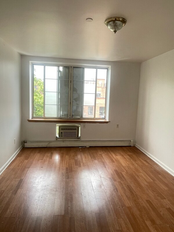 Building Photo - 132-30 Pople Ave