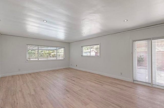 Building Photo - 9541 Debra Ave