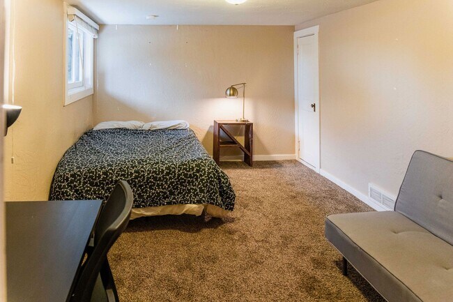 Building Photo - 1241 S 700 E