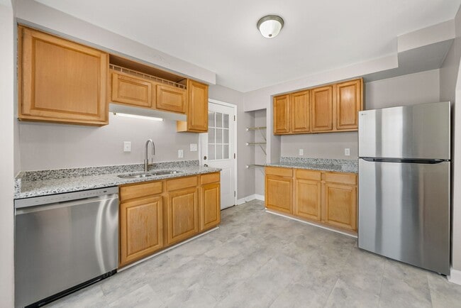 Building Photo - 3 Bedroom Pet Friendly Home For Rent Near Post!